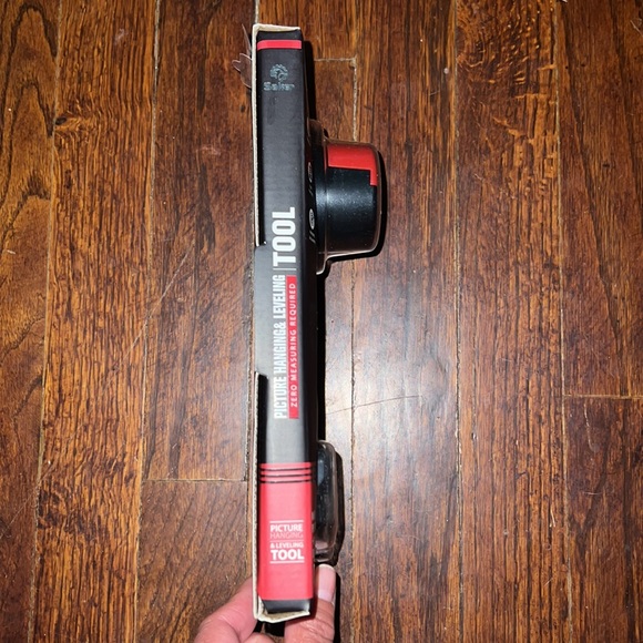 Saker Picture Hanging & Leveling Tool. NWT - Picture 4 of 7